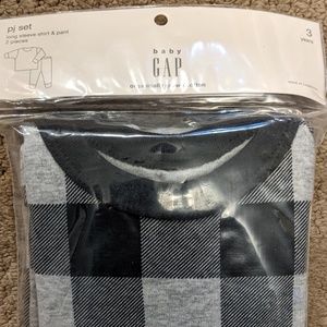 Gap baby buffalo check pajamas size 3